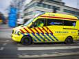 Fietser gewond geraakt bij aanrijding met taxi op Haarlemmerweg