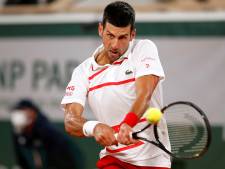 Djokovic overtuigend naar tweede ronde in Parijs