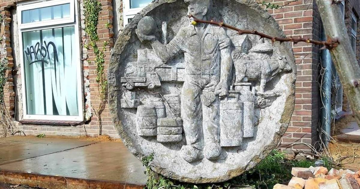 Ongelukje bij sloop Varsseveldse zuivelfabriek: kunstwerk aangezien voor puin en óók gesloopt.