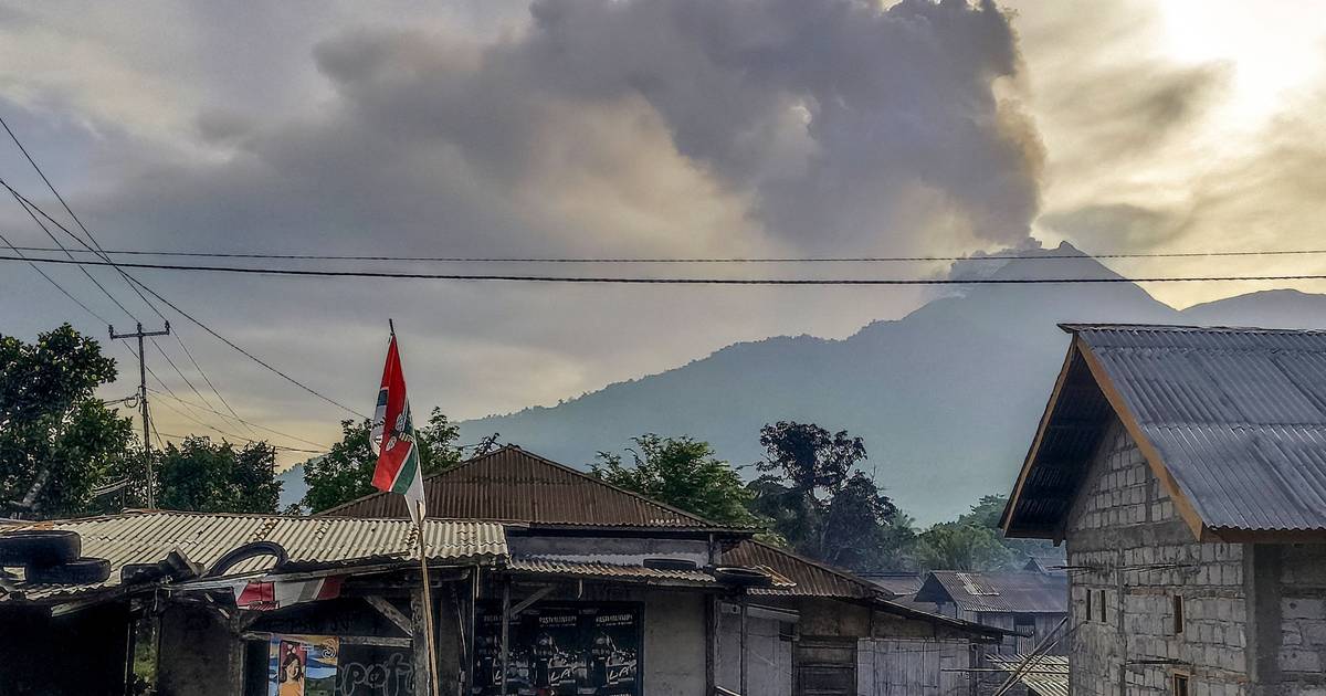 Two volcanic eruptions in Indonesia |  outside