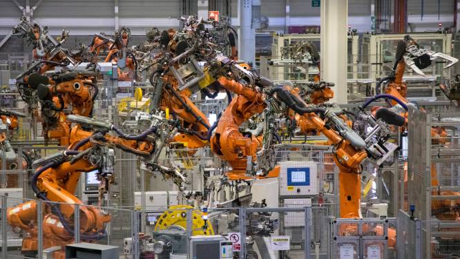 Aanvalsplan: zet robots en buitenlandse vaklui in om tekort aan technici weg te werken