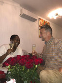 Nico van Staalduinen met zijn echtgenote kaj Djifa Sodatonou.