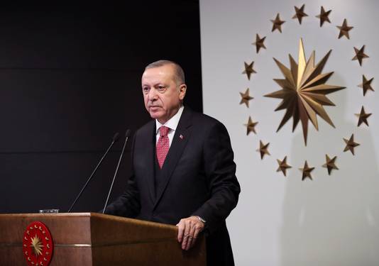 President Recep Tayyip Erdogan kondigde gisteren aan dat jongeren onder twintig jaar moeten binnenblijven.