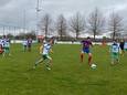 Wannes Ooms, hier aan de bal tussen twee spelers van Zwijndrecht, scoorde de bezoekende goal.