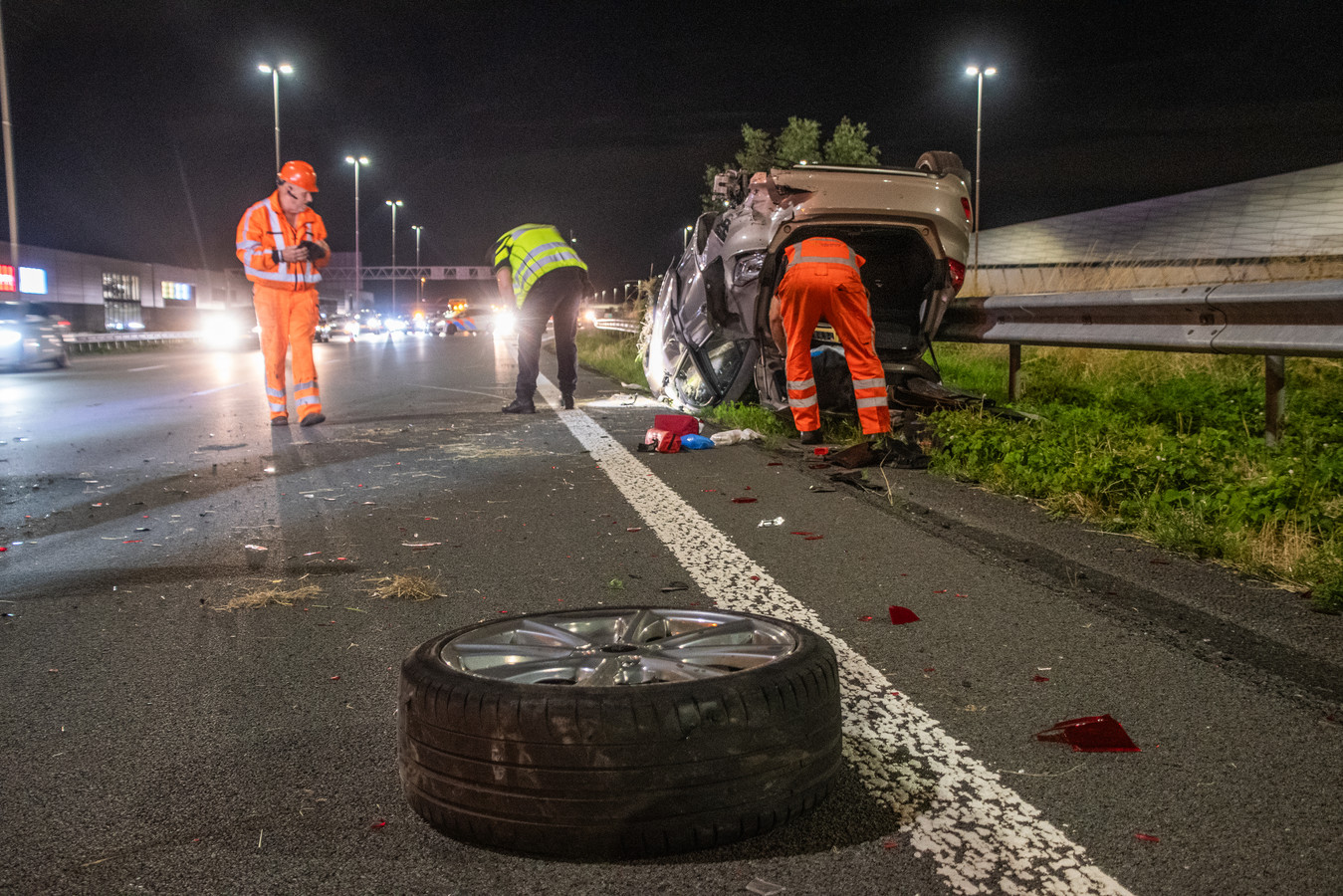 Auto Slaat Over De Kop Bij Ernstig Ongeval Met Zeven Voertuigen Op A2