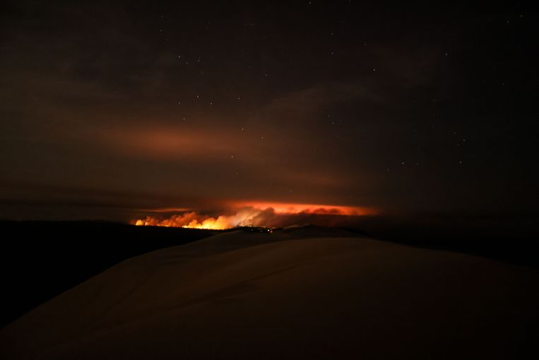 Nachtelijke bosbranden nabij Dune de Pilat in La Teste-de-Buch, Frankrijk. Beeld Thibaud Moritz / AFP