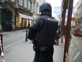 Dode en zwaargewonde bij schietpartij voor bekend toeristisch restaurant in Wenen, klopjacht naar dader: “Geen terreur”