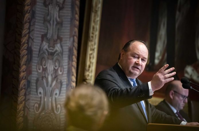 Henk Otten (Fractie Otten) tijdens het debat in de Eerste Kamer over de spoedwet met stikstofmaatregelen.