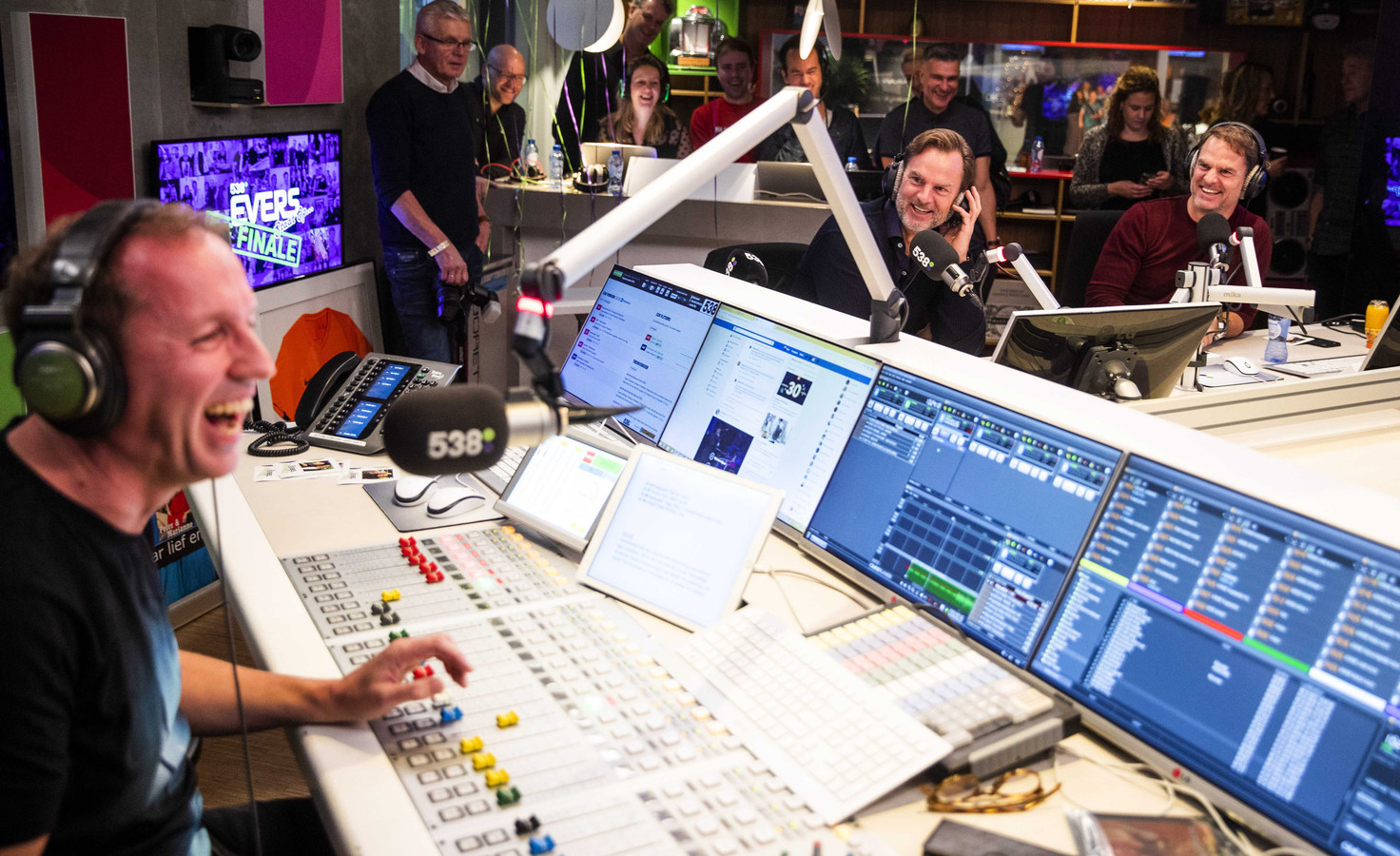 tempel Spreek uit Aardrijkskunde Edwin Evers gaat eigen muziek niet pluggen bij radio: 'Dan heb ik nog  liever dat ze het niet draaien' | Foto | AD.nl