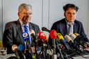 Rutger Jeuken naast toenmalig burgemeester Jan van Zanen tijdens een persconferentie naar aanleiding van de tramaanslag in maart 2019.