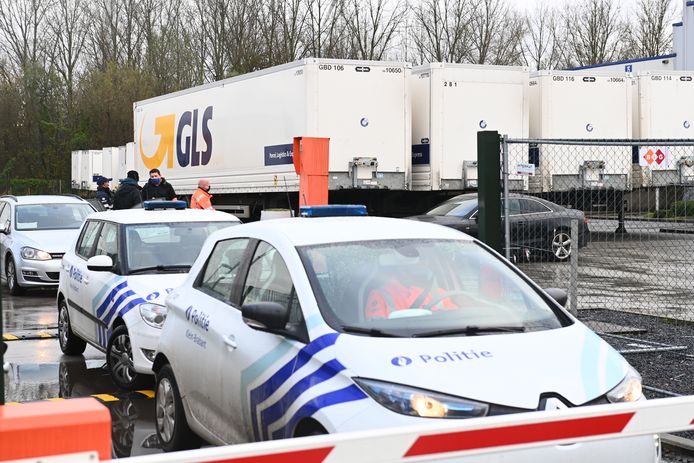 De politie viel woensdagmorgen binnen bij GLS
BELGA PHOTO JASPER JACOBS