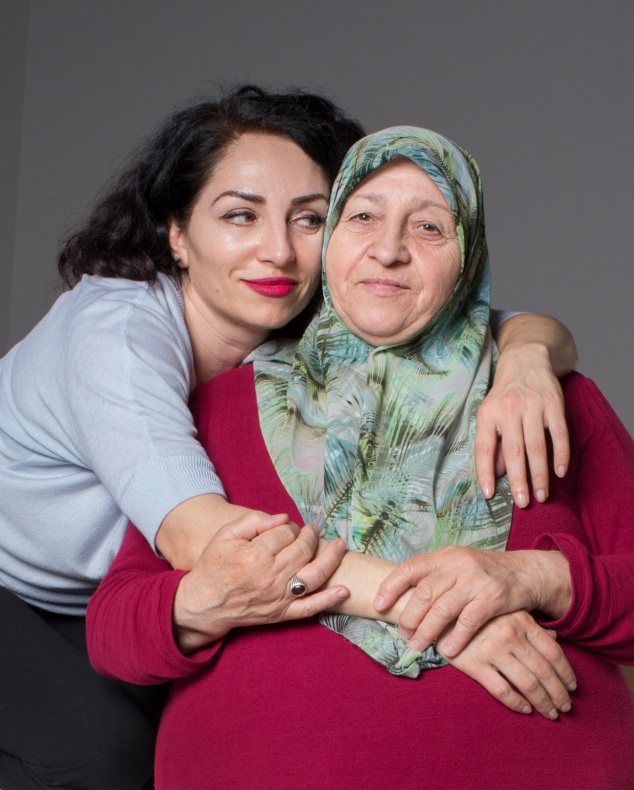 Nazmiye Oral: 'Jij en ik bevinden ons op hetzelfde pad. Alleen zeg jij: God wil dat je gaat bidden. Ik zeg: God wil niets.' Beeld Jorgen Caris