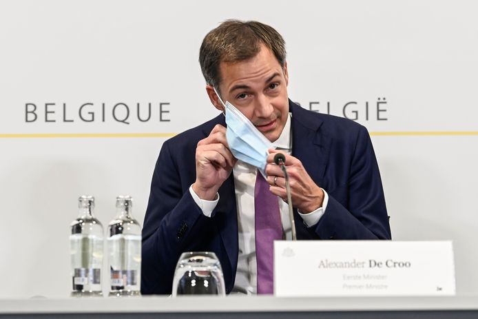 Premier Alexander De Croo (Open Vld) op een persconferentie van het Overlegcomité. Mag het mondmasker binnenkort altijd af?