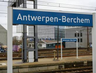 Politie arresteert daklozen die overlast veroorzaken aan Berchem-Station