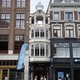 Amsterdammers valt het nauwelijks op: oude gevel op het Koningsplein prachtig in ere hersteld