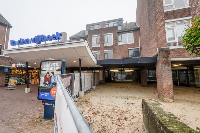 De nieuwe locatie van Action komt rechts naast de ingang van de Vijfhoek aan de Vestingstraat.