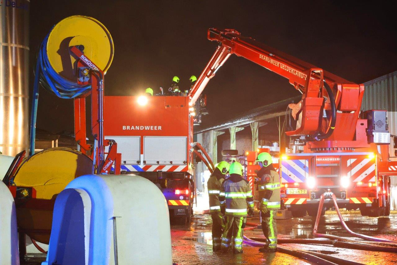 Brand bij boerenbedrijf in Hedel
