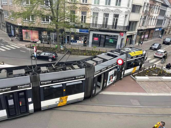 Tramverkeer tussen Zuid en Gent centrum verstoord door ontspoorde tram