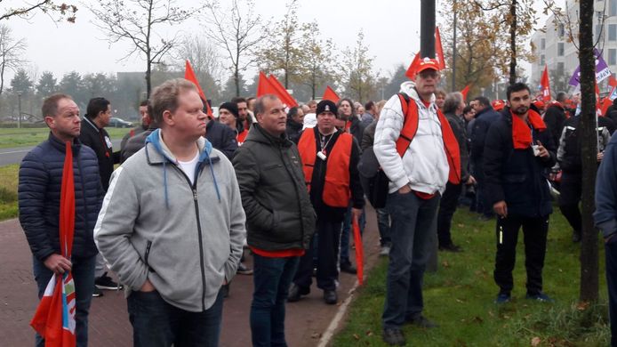 Stakende medewerkers van Unox in Wageningen.