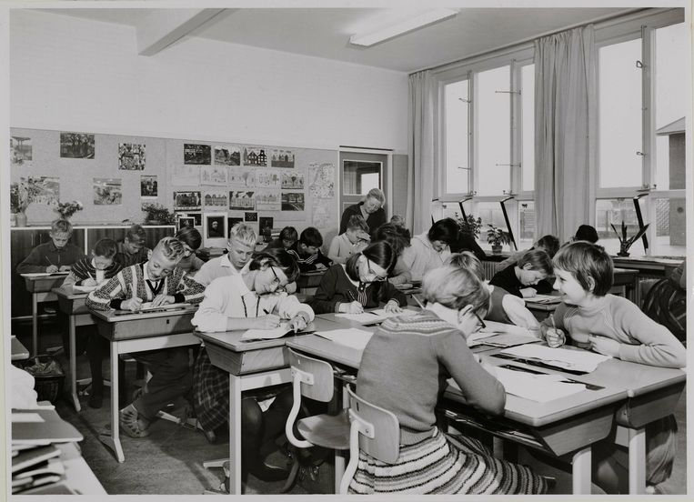 Les op een lagere school in de late jaren zestig.  Beeld Stadsarchief Amsterdam 