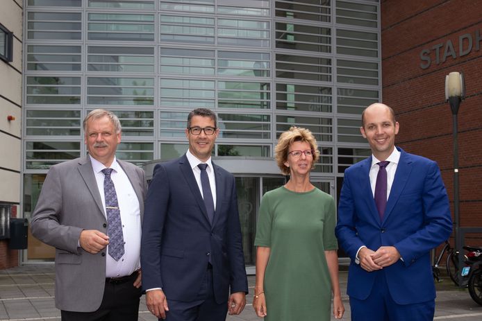 De beoogde nieuwe wethouders voor de komende vier jaar in Kampen. Van links naar rechts: Albert Holtland (GBK), Jan Peter van der Sluis (CU), Irma van der Sloot (GL) en Geert Meijering (CDA).Foto Freddy Schinkel, IJsselmuiden © 310518
