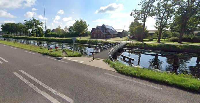 De fietsbrug in Hoogersmilde aan de N371.
