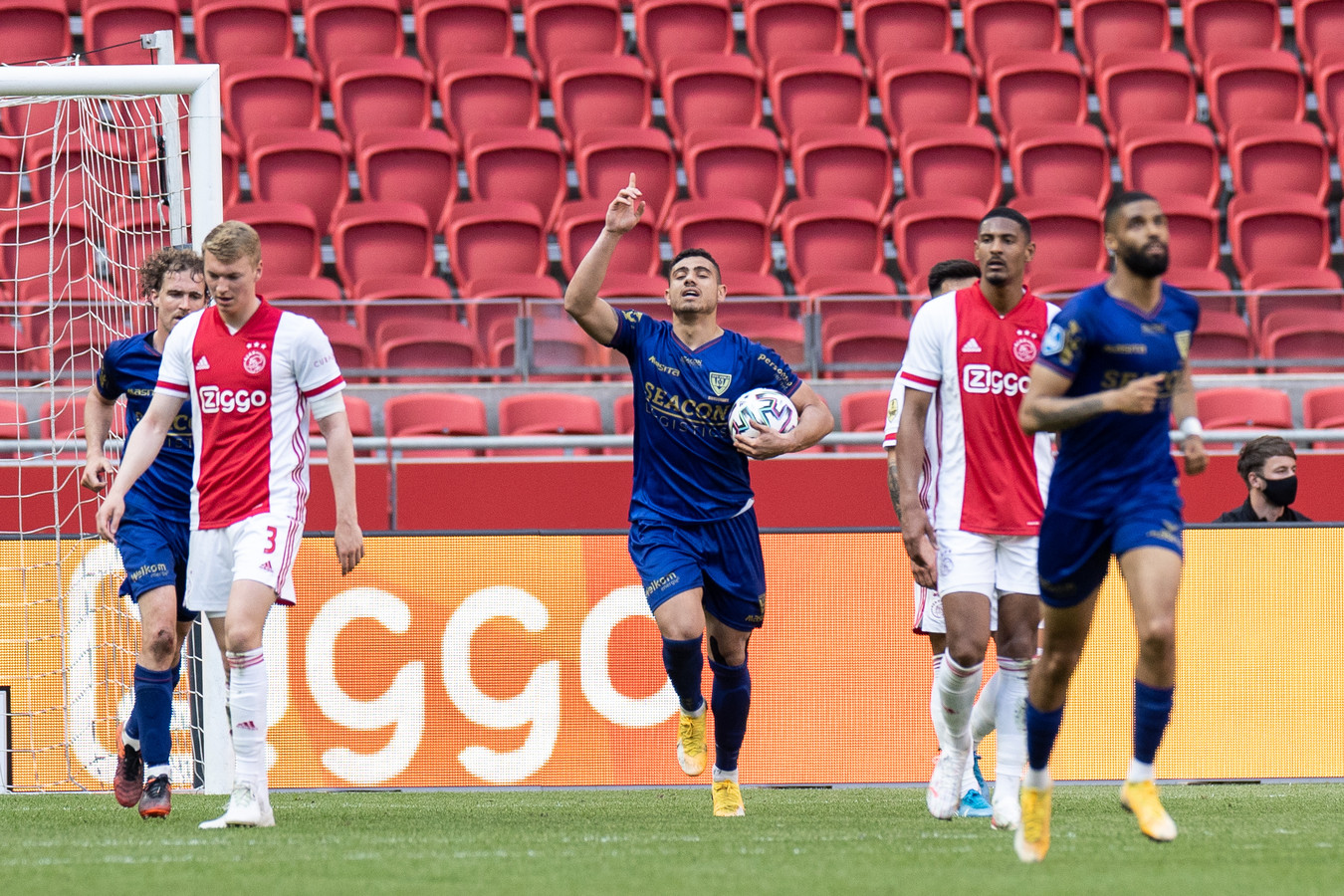 Ajax geeft VVV en topscorer Giakoumakis laatste zetje naar de Keuken