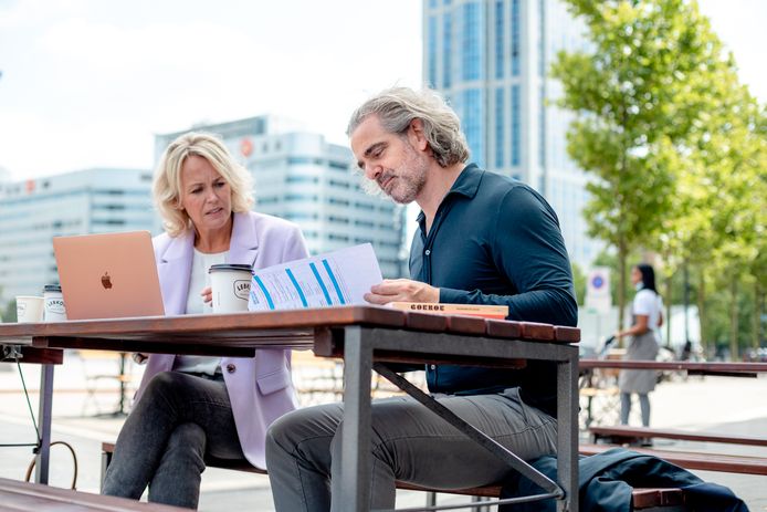 Organisatie-experts Mariken Kooi en Raymond de Looze: ,,Wat mensen echt belangrijk vinden, is zinvol werk, gewaardeerd worden en contact met collega’s."