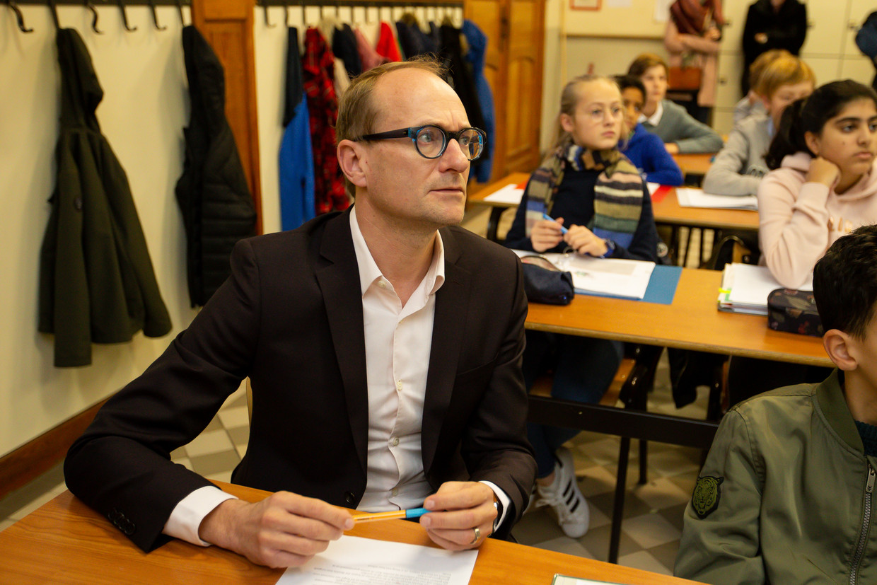 Minister van Onderwijs Ben Weyts (N-VA) in de schoolbanken. Beeld BELGA