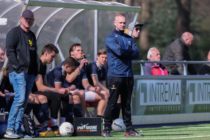 Kevin van der Zweerde maakt het seizoen af als trainer van Vogido. Zijn ploeg verloor gisteren ruim van koploper NEO.