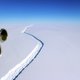 Gigantische ijsplaat dreigt nu echt los te scheuren van Antarctica