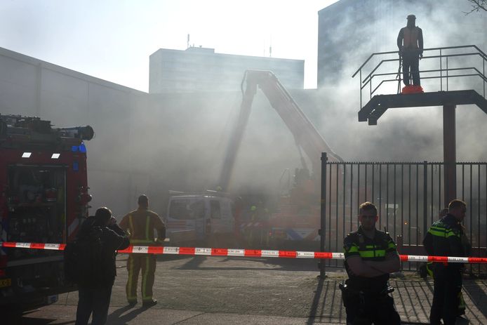 Bij de brand kwam veel rook vrij.