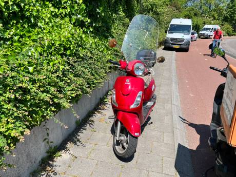 Fietser gewond na botsing met scooterrijder in Harderwijk