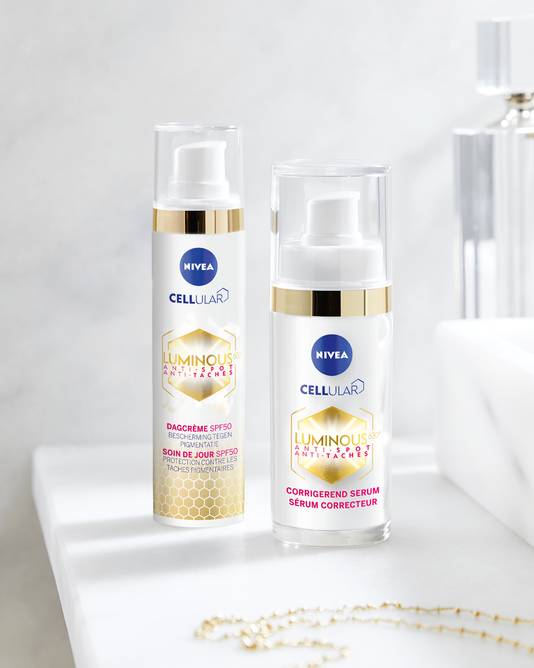 Cellular Luminous - 25,99 euros et 21,99 euros.
La gamme lance deux produits complémentaires, le Sérum Correcteur et le Soin de Jour SPF50.
Disponible dans les points de vente habituels.