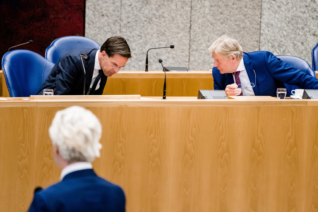 Oud-ministers doen boekje open: ‘De snoepwinkel moest open voor meneer ...