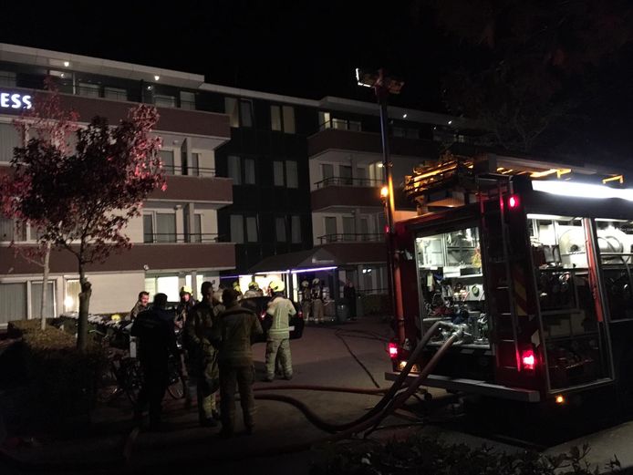 Brand bij hotel Kamperduinen in Kamperland. Overal in en om hotel ruikt het nog naar rook.