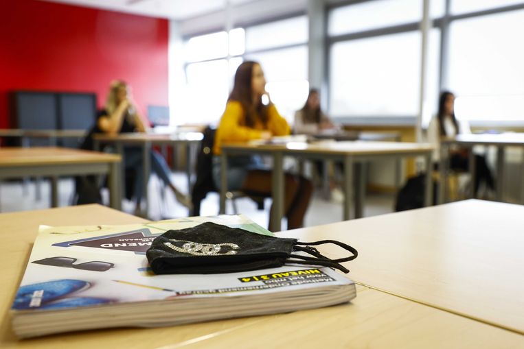 Jongeren hebben genoeg aan hun eigen sores - Volkskrant