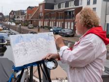 Jaap (68) schildert de haven in Spakenburg, maar legt er wél wat oude botters bij: ‘Lekker uit de losse hand’