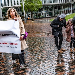 Ex-Jehovah’s Getuigen demonstreren tegen uitsluiting