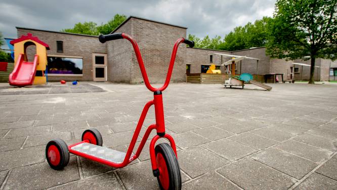 Dochter van Sanne werd door leidsters kinderopvang achtergelaten op schoolplein: ‘Was de druppel’