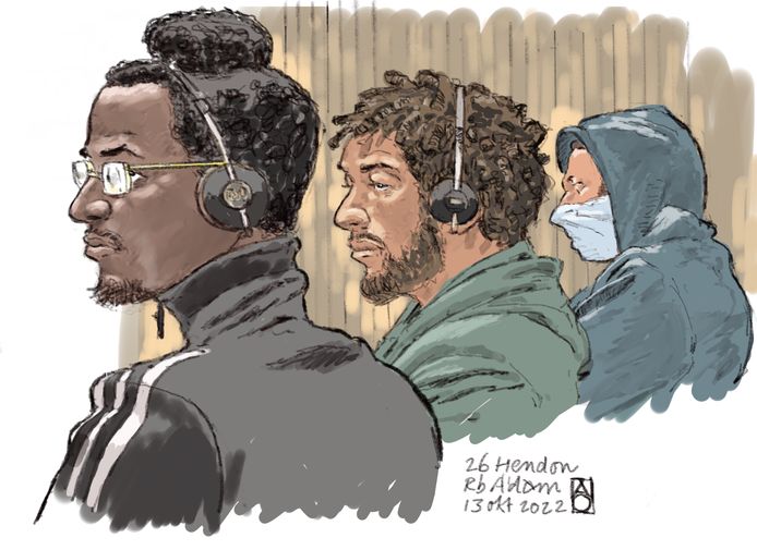 Rechtbanktekening van verdachten (l-r) Gerower M., Erickson O. en Krystian M. tijdens de eerste pro-formazitting in de strafzaak 26Hendon, de tweede strafzaak over de dood van Peter R. de Vries. ANP ALOYS OOSTERWIJK