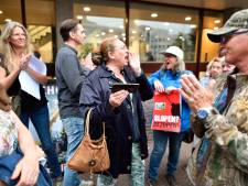Boze buurtbewoners protesteren voor stadhuis: ‘Jericho slopen? Over me lijk!’