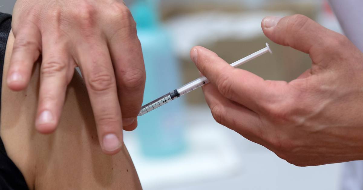 Az Turnhout En Huisartsen Beantwoorden Uw Vragen Over Het Coronavaccin De Vaccins Werken En Zijn De Manier Om Naar Het Normale Leven Terug Te Keren Turnhout Hln Be