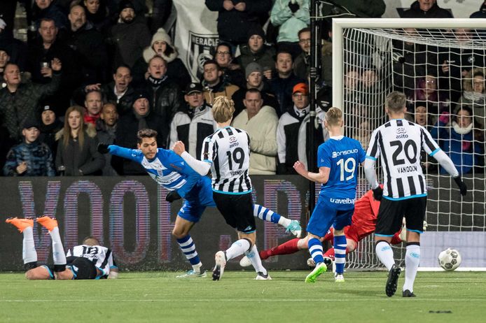 Vincent Vermeij werd matchwinner tegen PEC Zwolle: 2-1.