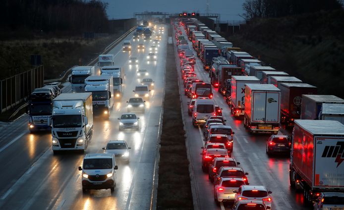 Tussen 1990 en 2015 zijn de wereldwijde jaarlijkse koolstofemissies meer dan verdubbeld.