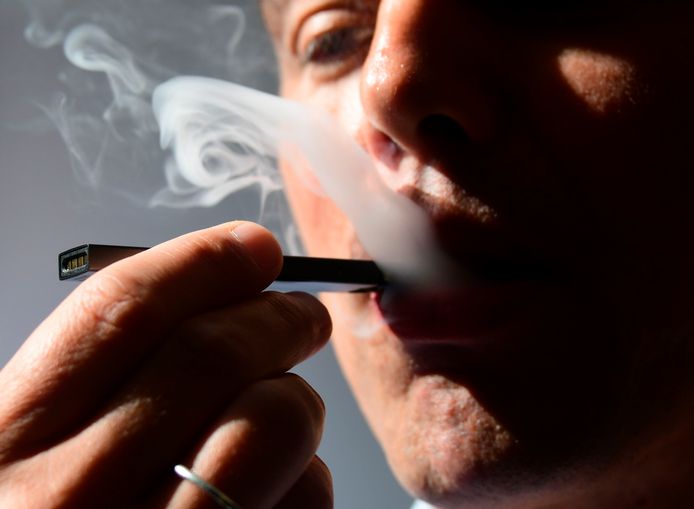 In Europa is Juul officieel niet toegestaan vanwege het hoge nicotinegehalte.