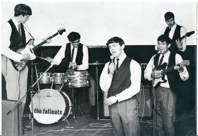 De Valkenswaardse groep The Fallouts in februari 1966 tijdens een optreden in  (vlnr): Ad van Daal, Jan Theus, Frans van Daal, Will Theus en Henk Jacobs.