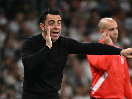 ‘Opmerkelijke wending: Xavi blijft alsnog coach van FC Barcelona’