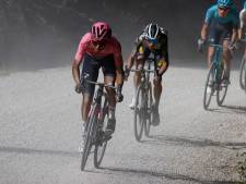 Indrukwekkende Bernal rijdt Evenepoel op minuten achterstand in onverharde Giro-etappe