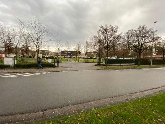 Ook aan de andere kant van de poort (op deze foto rechts) komt er een verdrijvingsvlak.